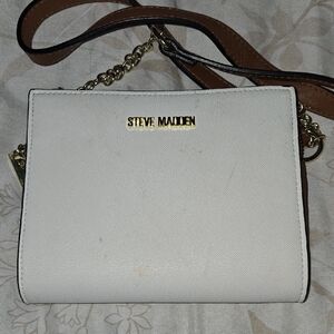 Steve Madden Cream Crossbody with Gold Chain